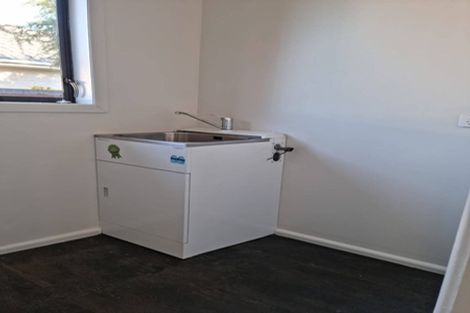 Photo of property in 8 Liverton Crescent, Bishopdale, Christchurch, 8053