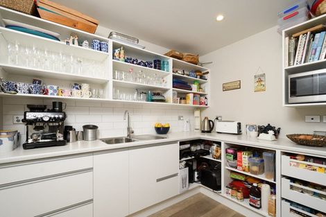 Photo of property in 16 Korako Drive, Kumeu, 0810