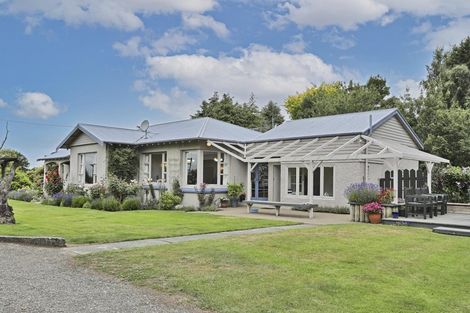 Photo of property in 1000 Lochiel-branxholme Road, Branxholme, Invercargill, 9874