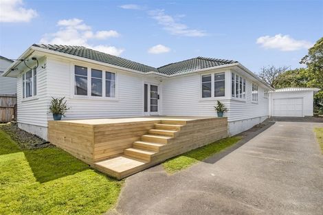 Photo of property in 15 Waione Avenue, Te Atatu Peninsula, Auckland, 0610