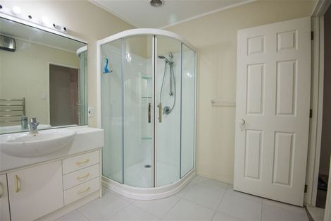 Photo of property in 8 Amberwood Drive, Northpark, Auckland, 2013