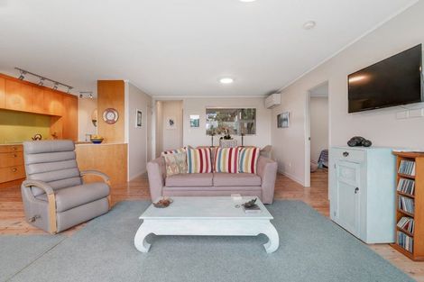 Photo of property in 25 Moffat Road, Red Beach, 0932