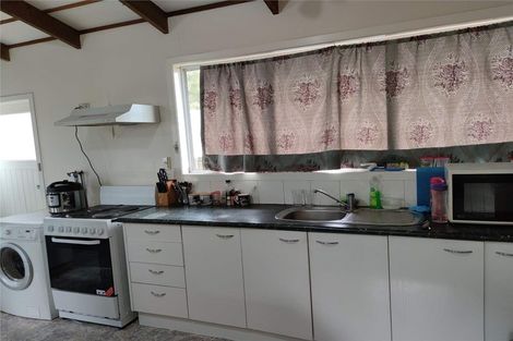 Photo of property in 40 Eyre Street, Henderson, Auckland, 0612