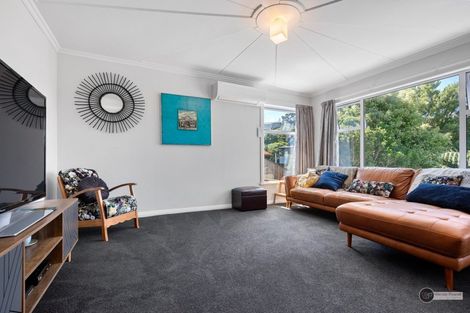 Photo of property in 51 Poto Road, Normandale, Lower Hutt, 5010