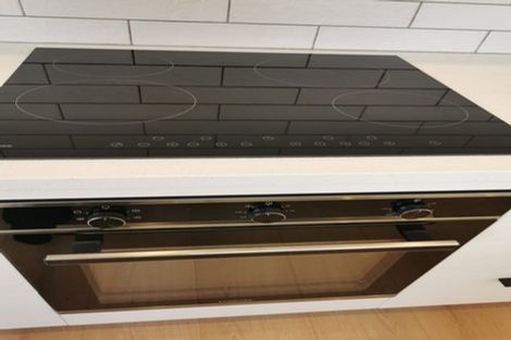 Photo of property in 4/141 Colwill Road, Massey, Auckland, 0614