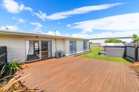 Photo of property in 36 Acacia Street, Kelvin Grove, Palmerston North, 4414
