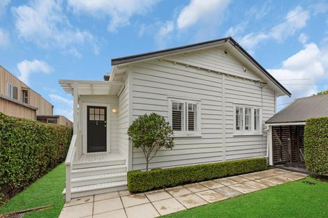 Photo of property in 1/10 Merani Street, Narrow Neck, Auckland, 0622