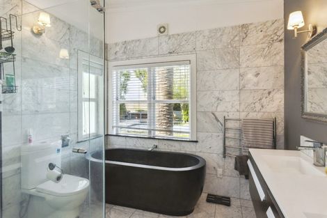 Photo of property in 36 Golf Road, Paraparaumu Beach, Paraparaumu, 5032