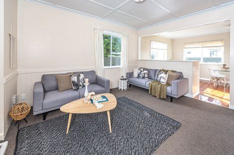 Photo of property in 184 Cornfoot Street, Castlecliff, Whanganui, 4501