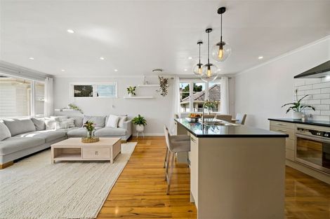 Photo of property in 15 Waione Avenue, Te Atatu Peninsula, Auckland, 0610