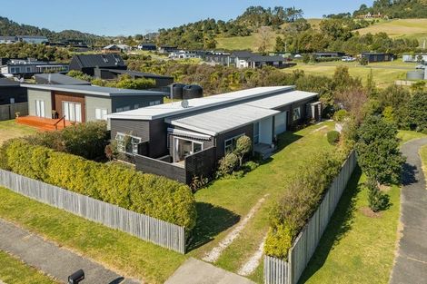 Photo of property in 33 Navigation Drive, Cooks Beach, Whitianga, 3591