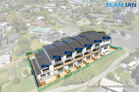 Photo of property in 7/11 Kayle Glen, West Harbour, Auckland, 0618