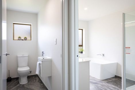 Photo of property in 9 Fairview Place, Westown, New Plymouth, 4310