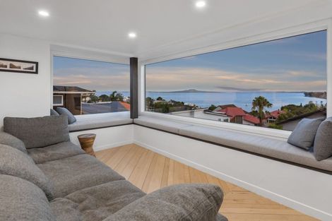 Photo of property in 2/11 Ridge Road, Waiake, Auckland, 0630