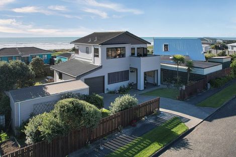 Photo of property in 4 Scott Avenue, Otaki Beach, Otaki, 5512