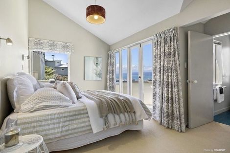 Photo of property in 53 Harbour View Road, Northland, Wellington, 6012