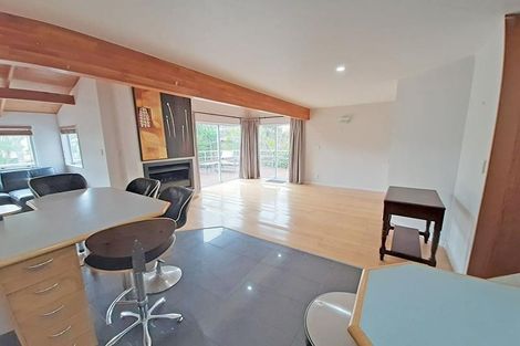 Photo of property in 14 La Roche Place, Northcote, Auckland, 0627