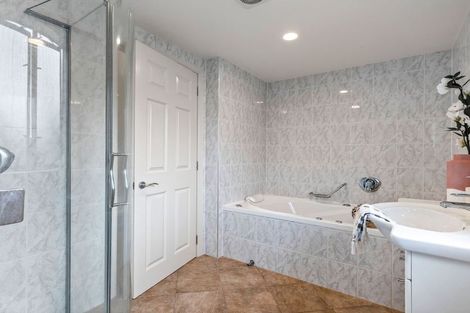 Photo of property in 30 Waikura Drive, Te Atatu Peninsula, Auckland, 0610