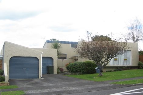 Photo of property in 2 Warren Place, Frankleigh Park, New Plymouth, 4310