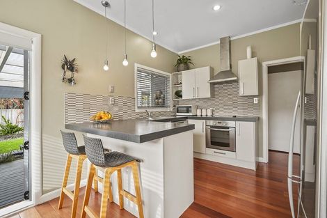 Photo of property in 6 Vectis Road, Hillcrest, Hamilton, 3216