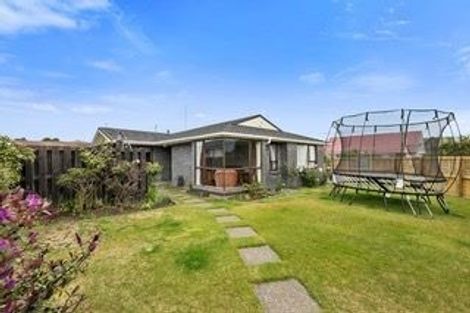 Photo of property in 70 Royal Park Drive, Parklands, Christchurch, 8083