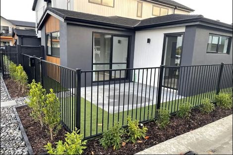 Photo of property in 8 Kumerahou Street, Kumeu, 0810