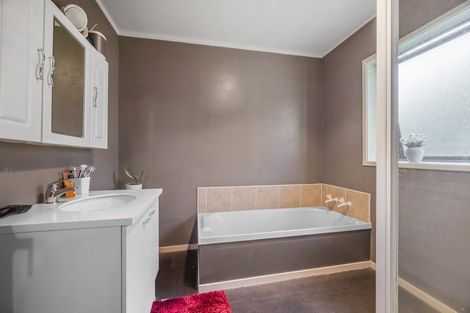 Photo of property in 29 Mccahon Drive, Pukehangi, Rotorua, 3015