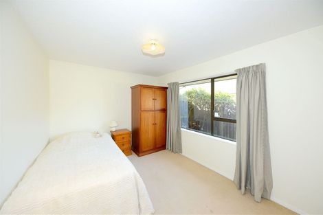 Photo of property in 92 Apsley Drive, Avonhead, Christchurch, 8042
