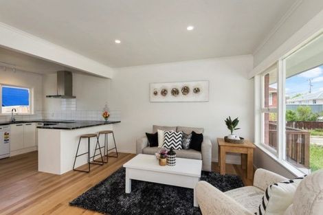 Photo of property in 2/35 Shakespeare Road, Milford, Auckland, 0620