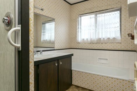 Photo of property in 11b Reeves Road, Acacia Bay, Taupo, 3330