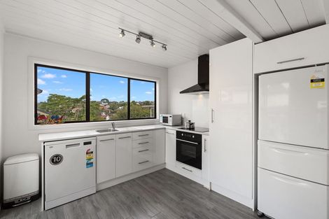 Photo of property in 82 Browns Bay Road, Rothesay Bay, Auckland, 0630