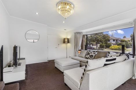 Photo of property in 70 Golfland Drive, Golflands, Auckland, 2013