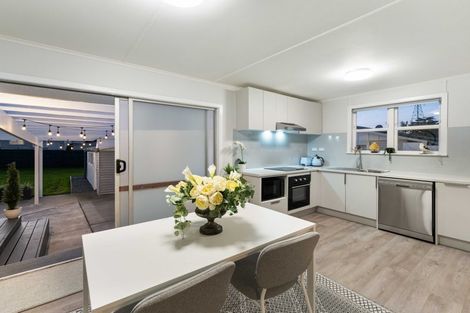 Photo of property in 24 Cobham Crescent, Kelston, Auckland, 0602