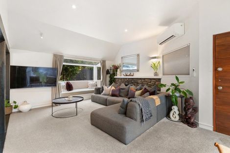 Photo of property in 32 Evergreen Place, Sunshine Bay, Queenstown, 9300