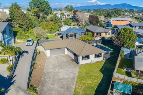 Photo of property in 3a Marchant Place, Westown, New Plymouth, 4310