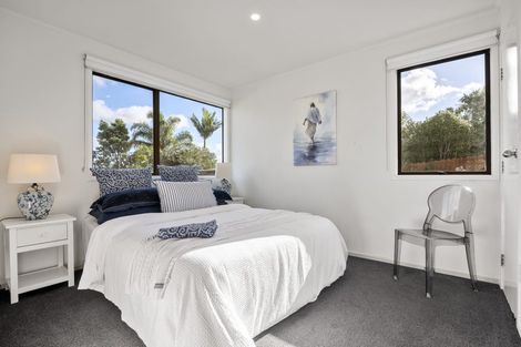Photo of property in 15 Rosario Crescent, Red Beach, 0932