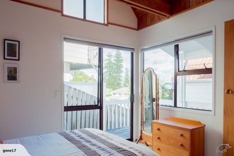 Photo of property in 21 Du Fresne Place, Russell, 0202