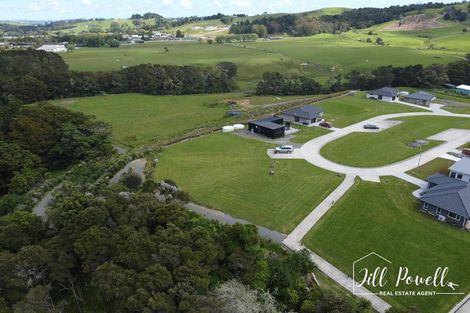 Photo of property in 17 Manaaki Circle, Paparoa, 0571