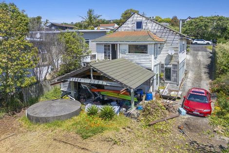 Photo of property in 10 Surf Road, Stanmore Bay, Whangaparaoa, 0932
