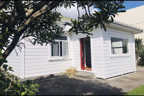 Photo of property in 35 Hine Street, New Plymouth, 4310