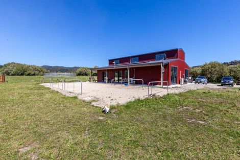 Photo of property in 102 Wharariki Road, Puponga, Collingwood, 7073