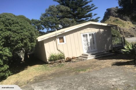 Photo of property in 30 Garden Road, Piha, New Lynn, 0772