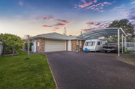 Photo of property in 48 Settlers Grove, Orewa, 0931