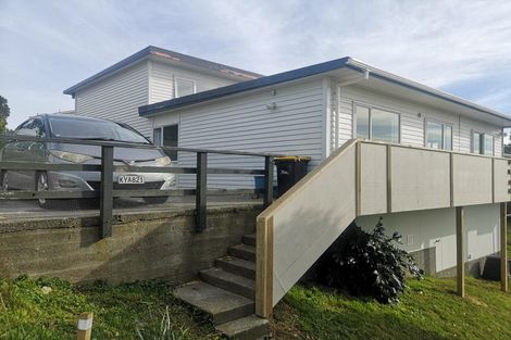 Photo of property in 64a Baylands Drive, Newlands, Wellington, 6037