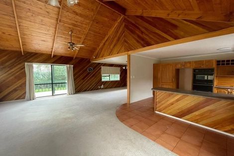 Photo of property in 14 Chablis Place, Henderson, Auckland, 0612