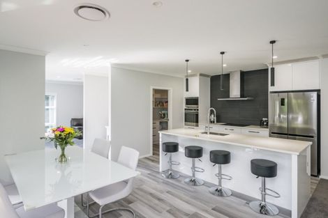 Photo of property in 2 Stoneleigh Grove, Paraparaumu, 5032