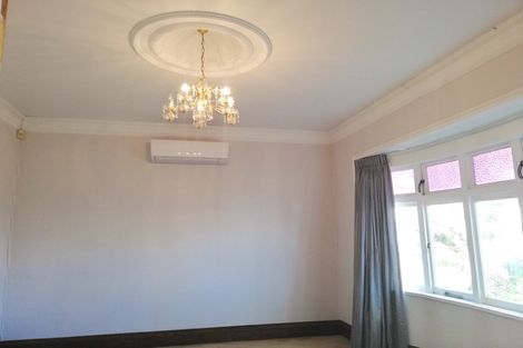 Photo of property in 3 Wattle Street, New Lynn, Auckland, 0600