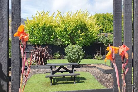 Photo of property in 6 Deavoll Place, Heathcote Valley, Christchurch, 8022