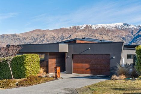 Photo of property in 25 Matipo Street, Wanaka, 9305
