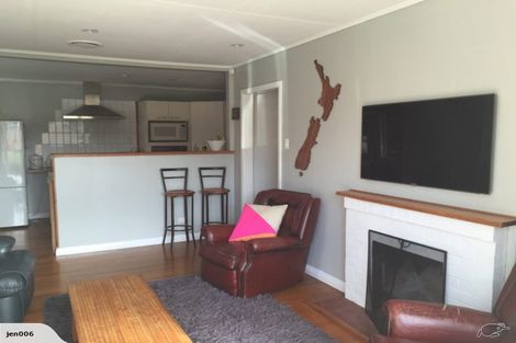 Photo of property in 5 Taratoa Street, Point England, Auckland, 1072